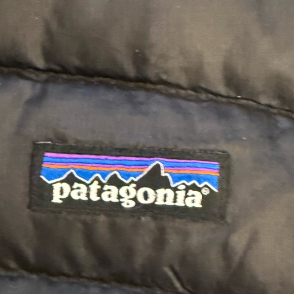 New - Size M Patagonia Kids Black Puffer Jacket - Picture 5 of 10